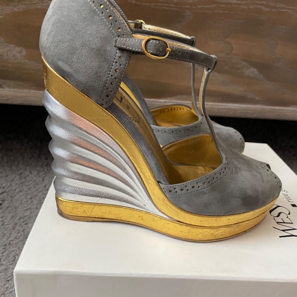 VINTAGE YSL Size 7.5 Grey suede gold/silver wedge with T/strap - Picture 4 of 12